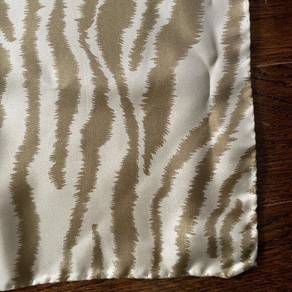 Vintage Coccinelle 100% Silk Scarf with Roses-Made in Italy - Picture 7 of 9